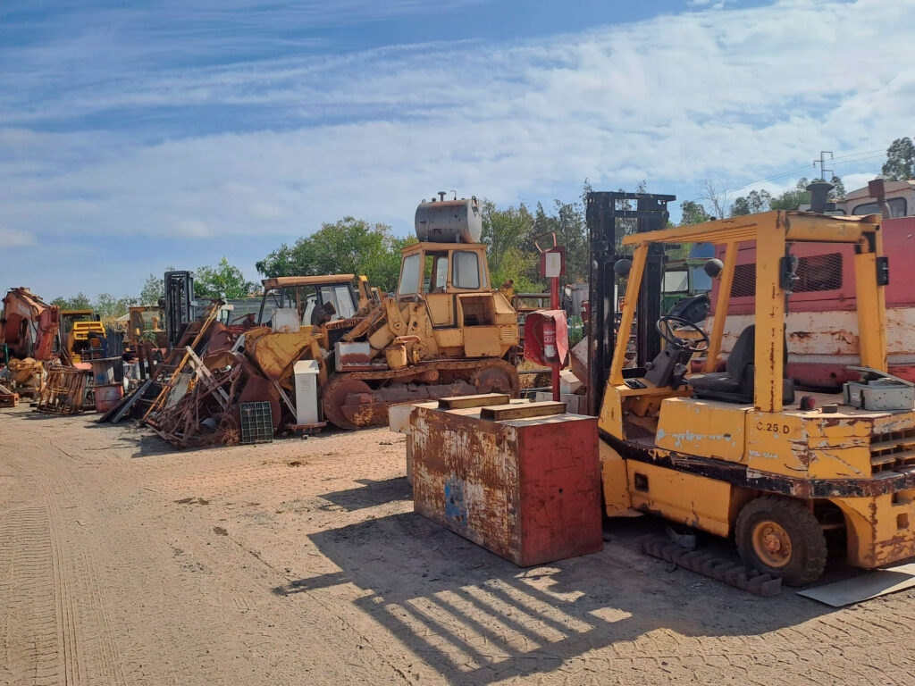 Compra-venta de chatarras y metales, Desguaces y recambios